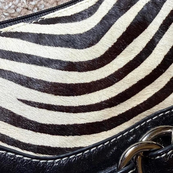 Wilson’s Leather Y2K Black & Cream Zebra Print Silver Chain Clutch Wristlet - Picture 2 of 8
